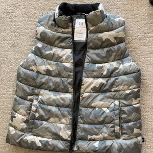 GAP 🌟cool camo NWOT puff vest